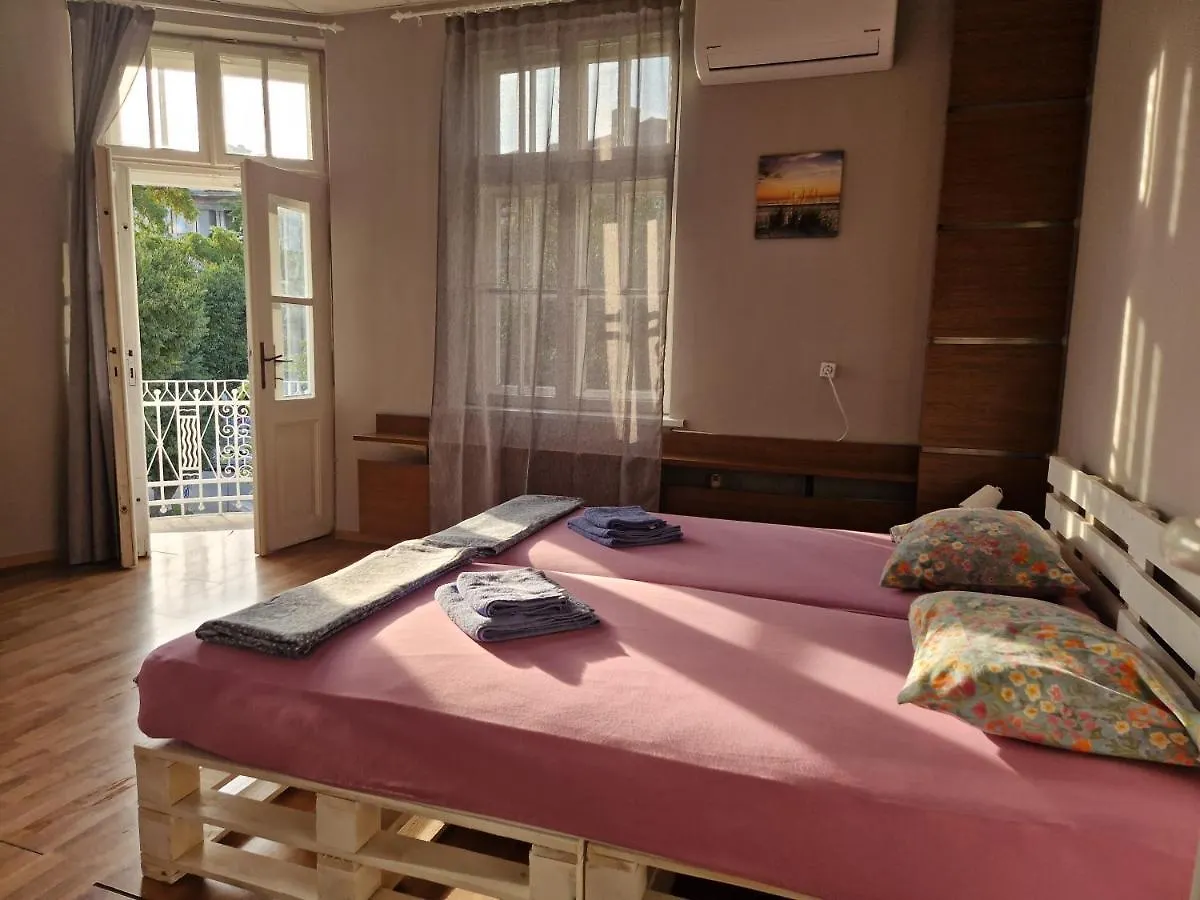 Lambo'S Corner Varna - Guest Rooms Bulgaria