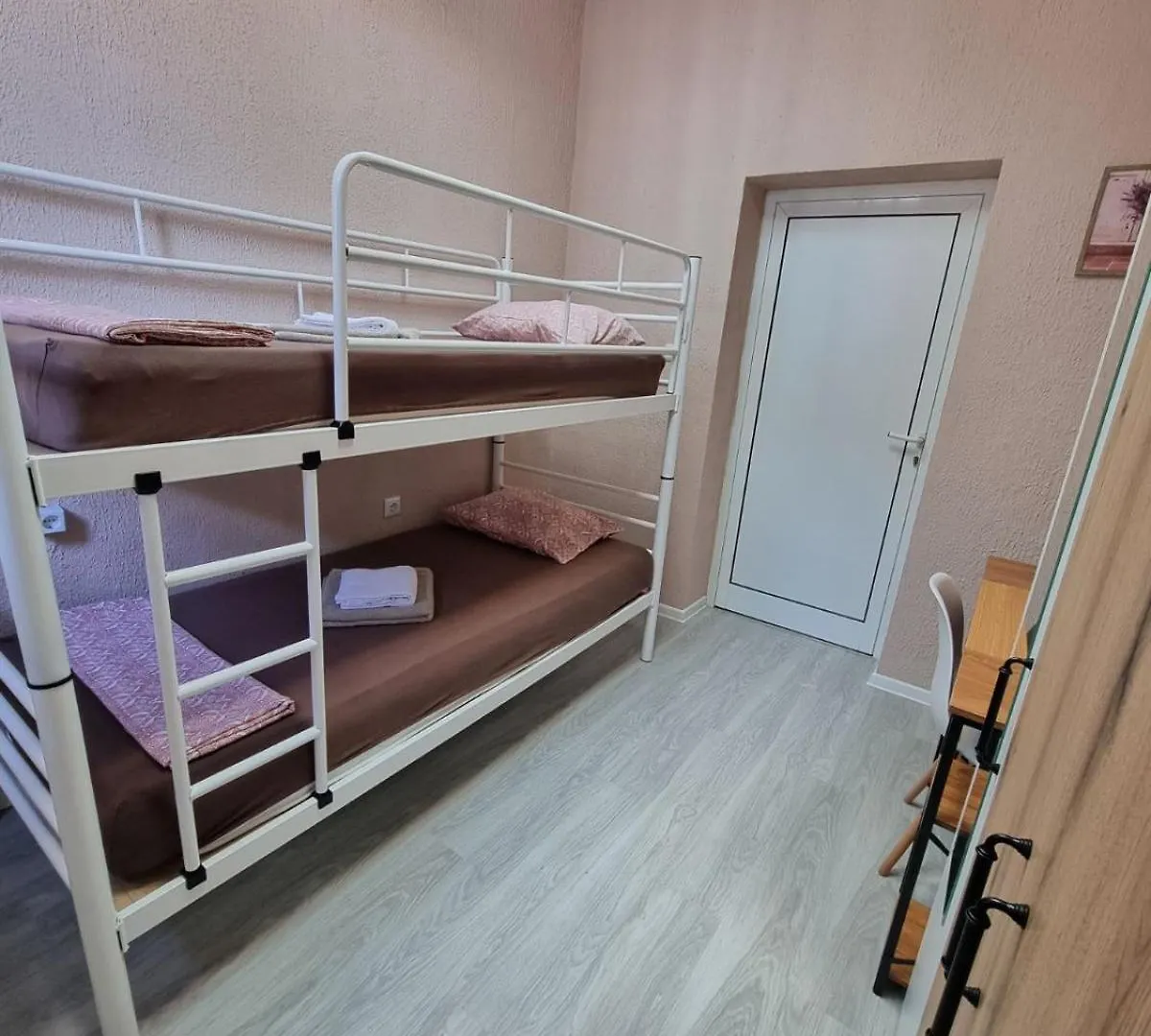 Lambo'S Corner Varna - Guest Rooms