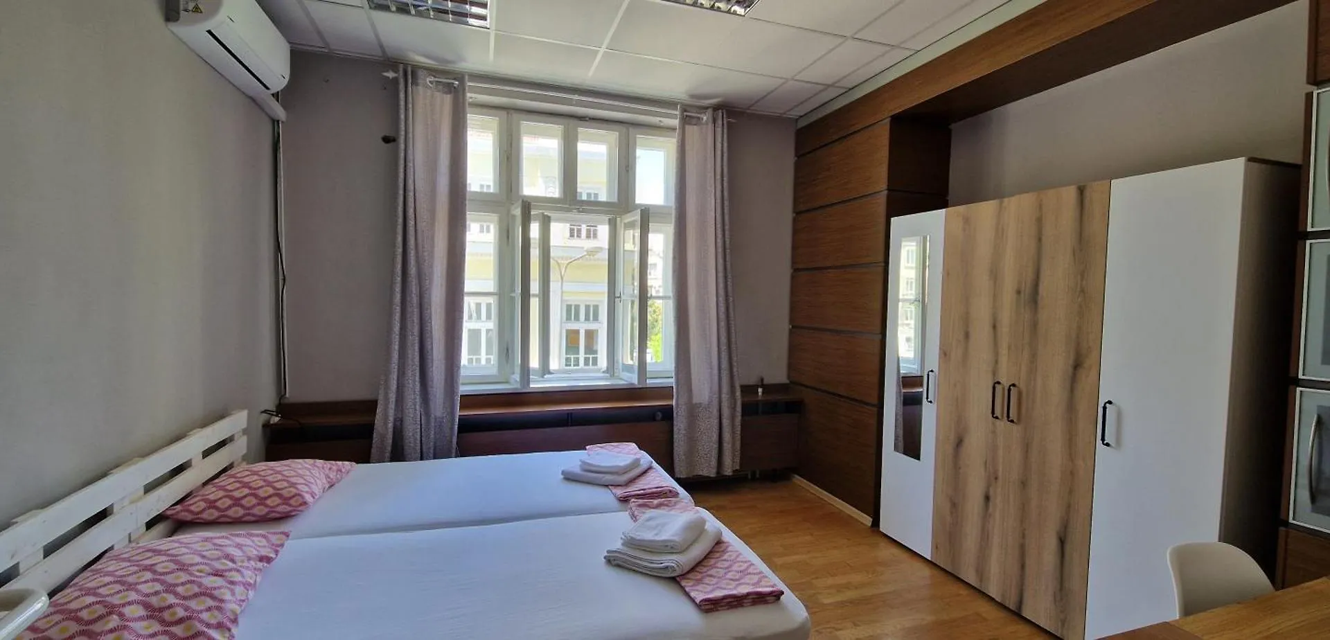 Lambo'S Corner Varna - Guest Rooms Bulgaria