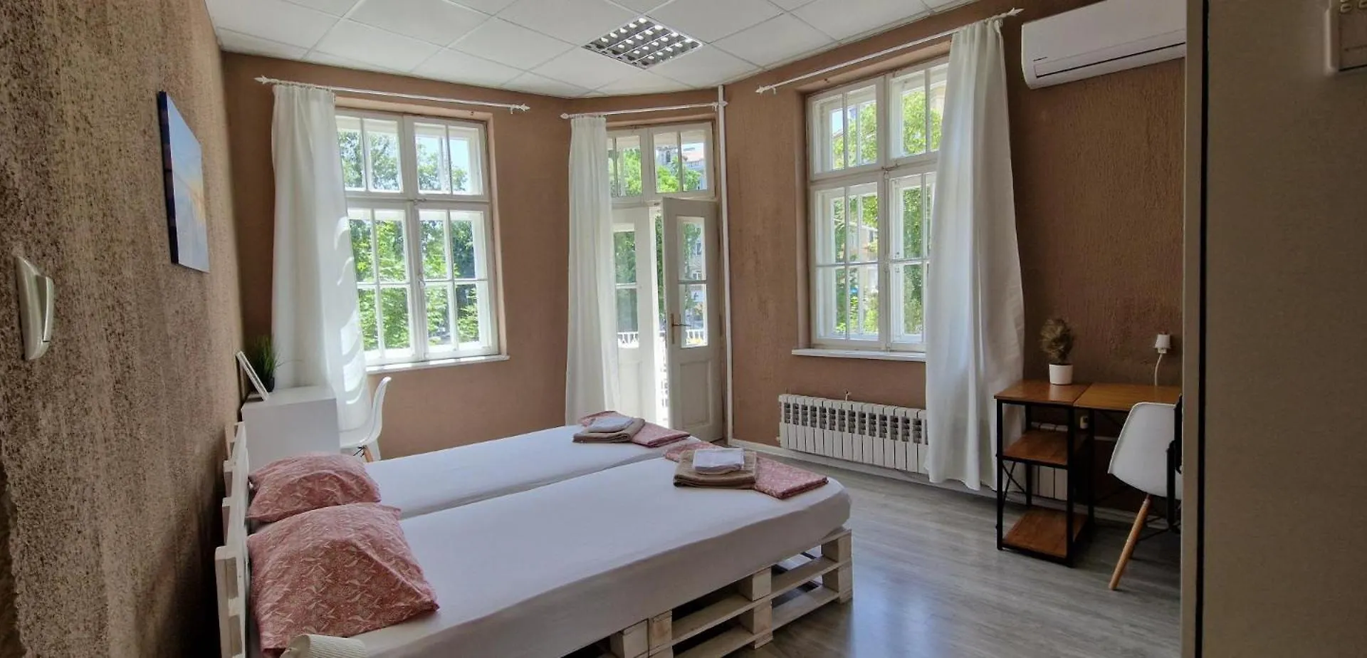 Lambo'S Corner Varna - Guest Rooms Guest house